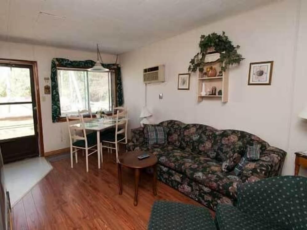 North Shore Cottages