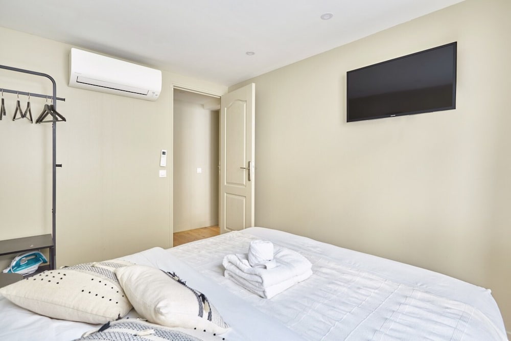 Charming Apartment 2 Bedrooms Center of Paris