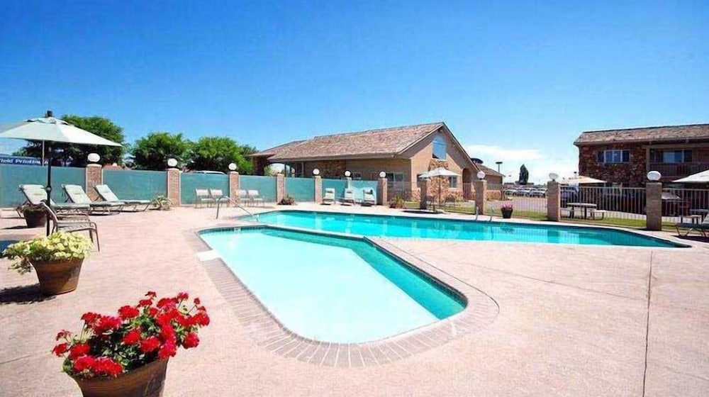 Econo Lodge Inn & Suites Vernal near Dinosaur Monument