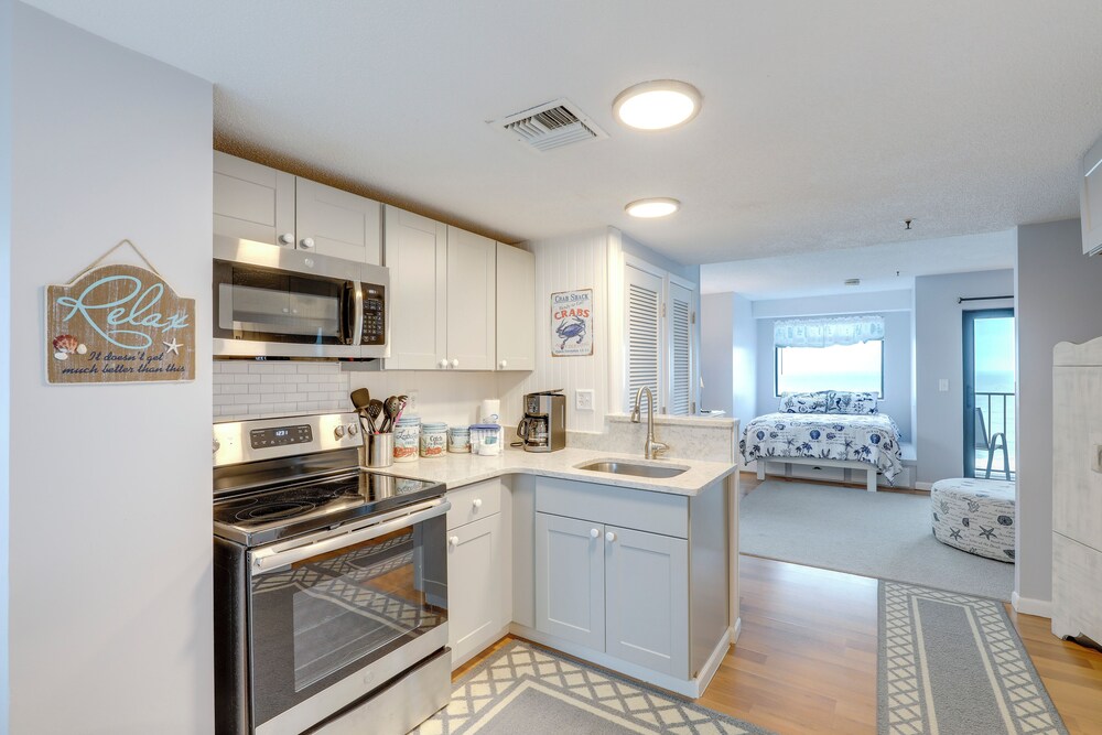Steps to Sand: Condo w/ Pools in Myrtle Beach