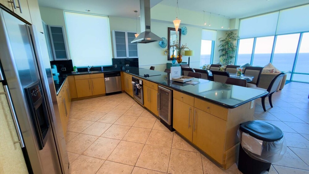 Penthouse Jr Unrivaled Luxury Insane Views 3 Bedroom Apts