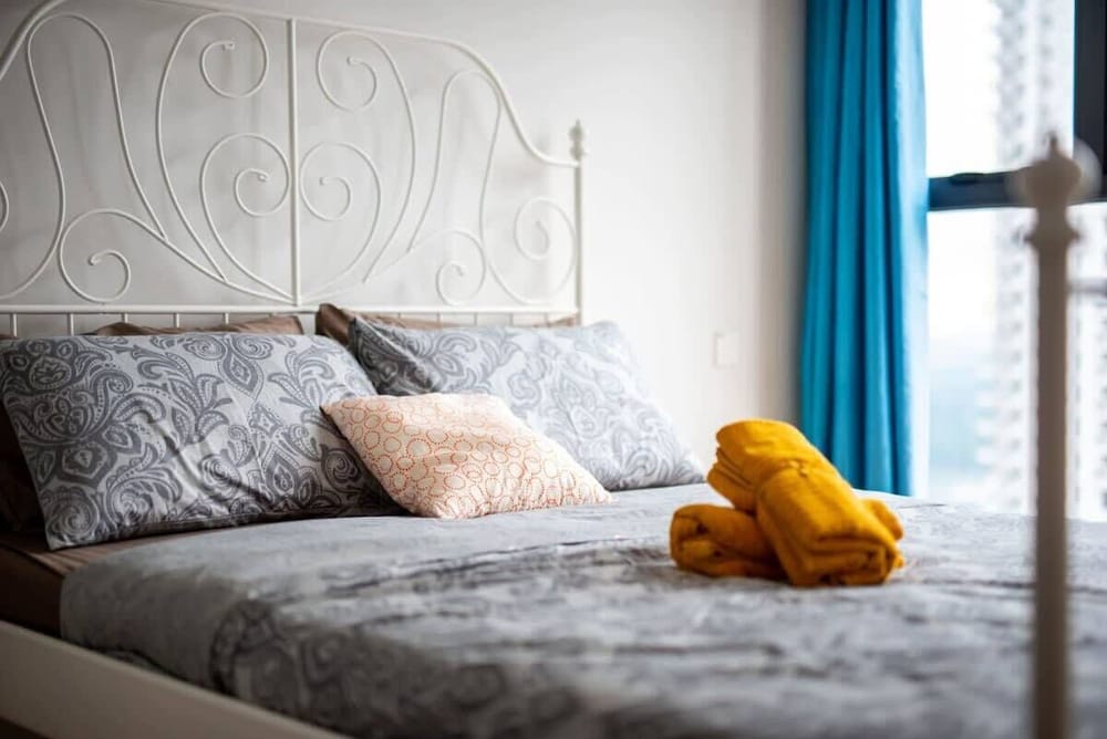 A Stylish 2BR Suite, Water Views, Free Parking