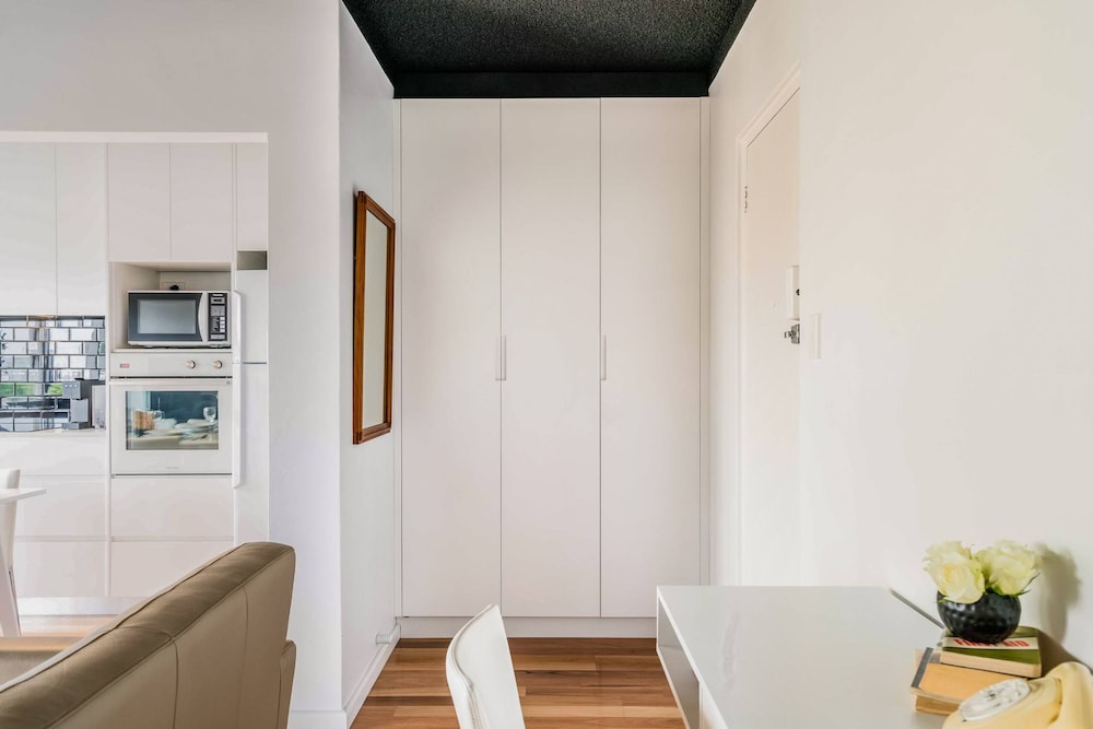 Renovated Retro Apartment Near Harbour Front Walks