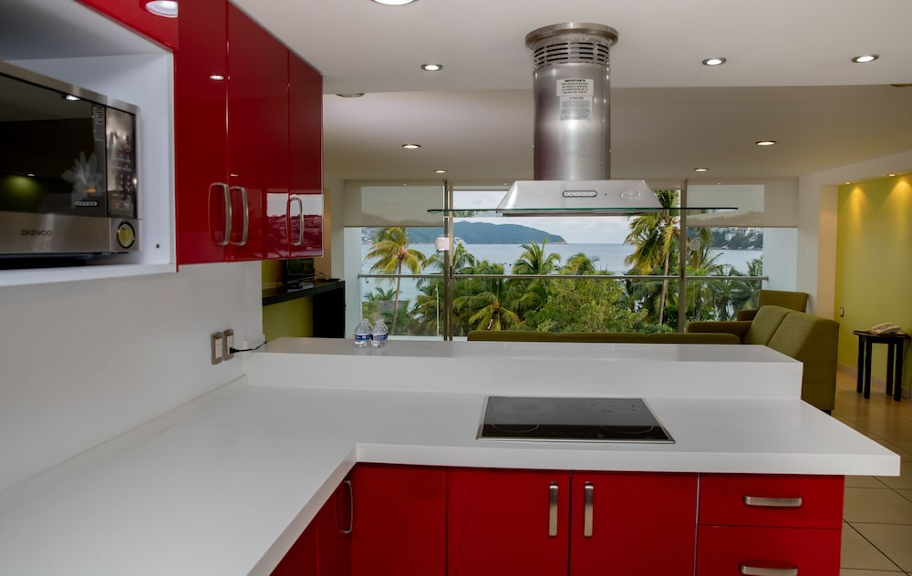 Ramada by Wyndham Acapulco Hotel  Suites - Property Image 60