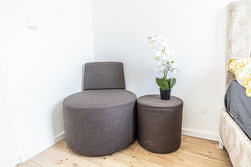 Cozy House Terrace &Garden Sleeps 34