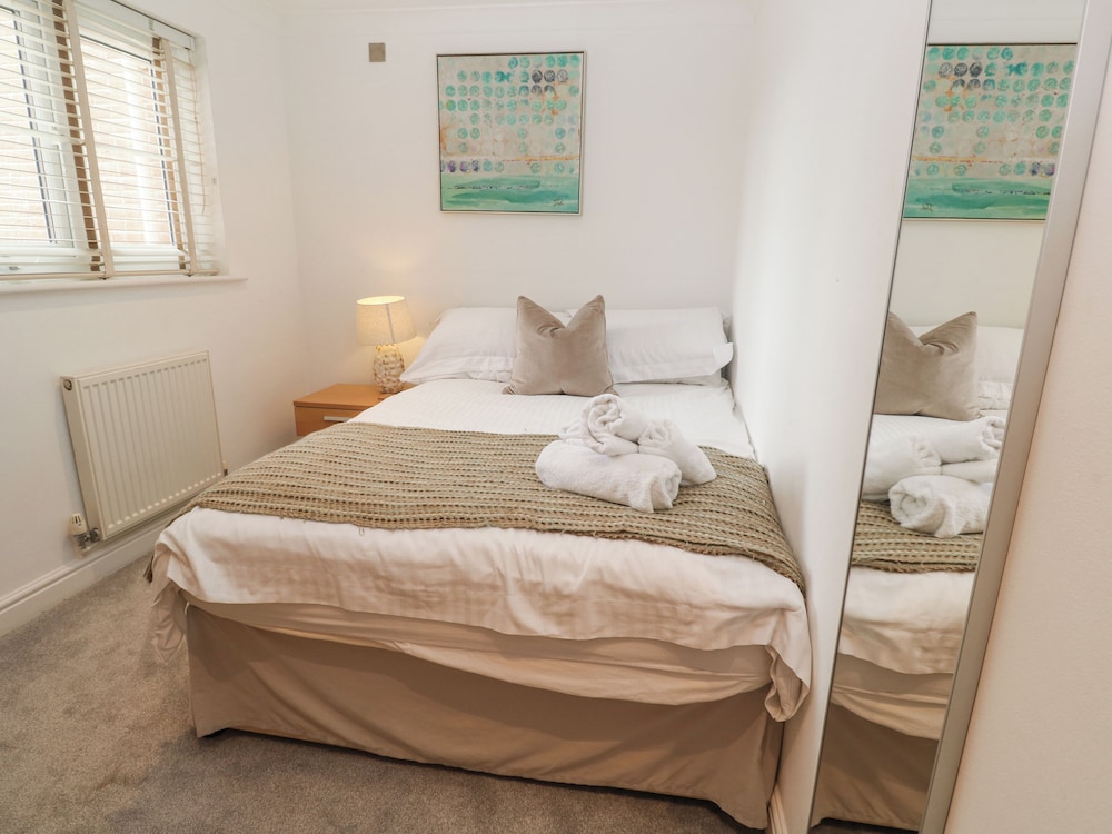 9 Headland Point