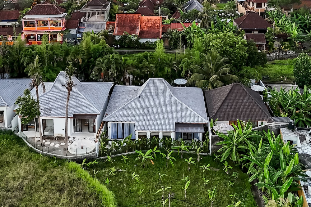 Udara by EVDEkimi - Spacious 4BR Pool villa with Lush garden at Artistic Center of Ubud view 5