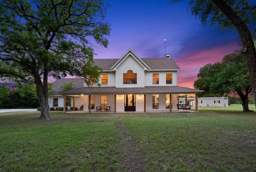 Stephenville Vacations - 50 Acre Countryside Haven With Hiking Trails, Fossils, Pickleball Court, Basketball, Arcade, and Pool by RedAwning - Property Image 1