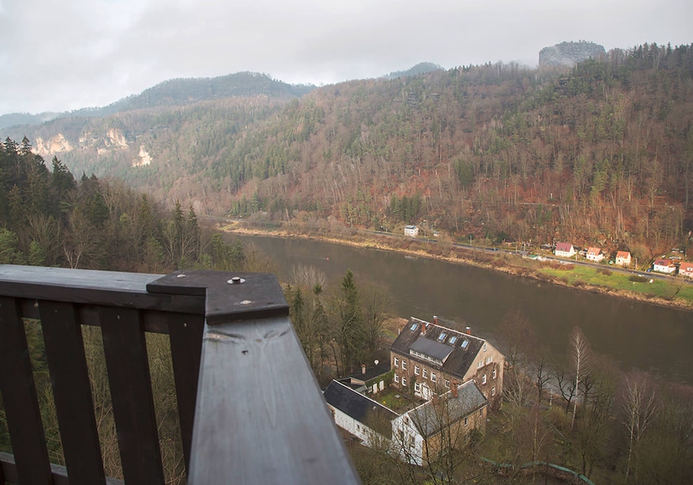 Die Burg Schöna - In a national park