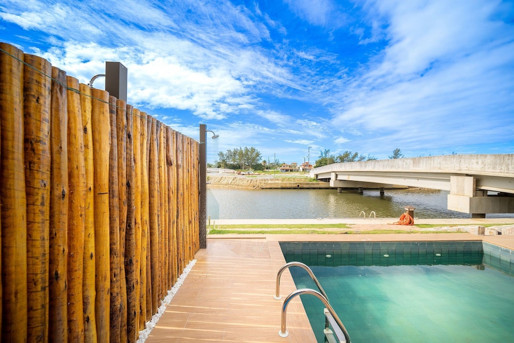 Bz14 Casa piscina e píer de Jet no Canal