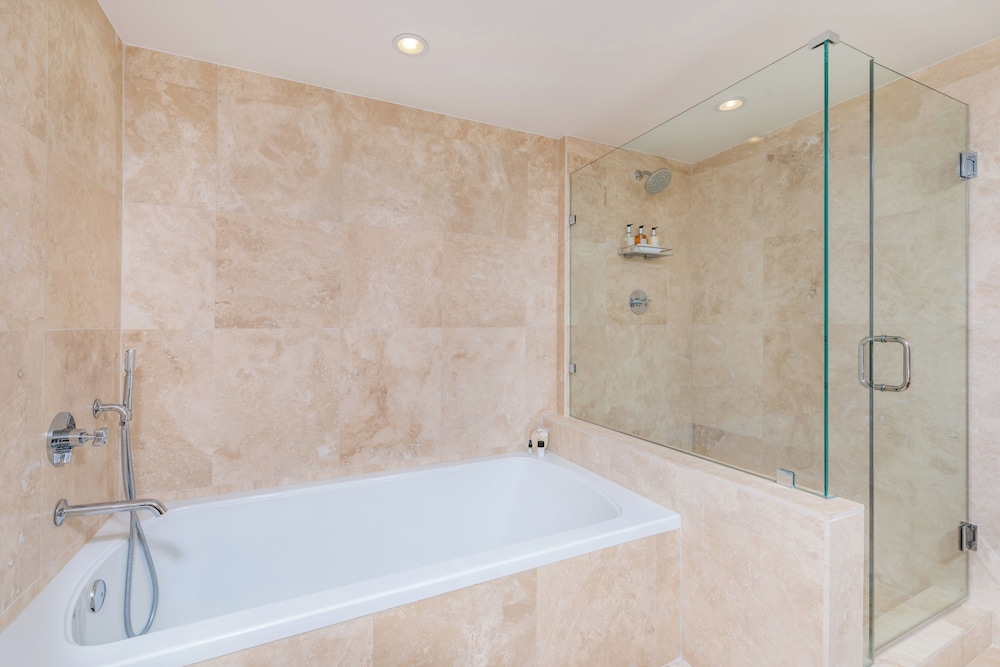 Luxury Vacation Rentals at 1 Hotel & Homes by LRMB