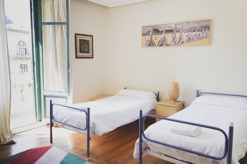 San Sebastian Vacations - Urban House Hostel - Property Image 8