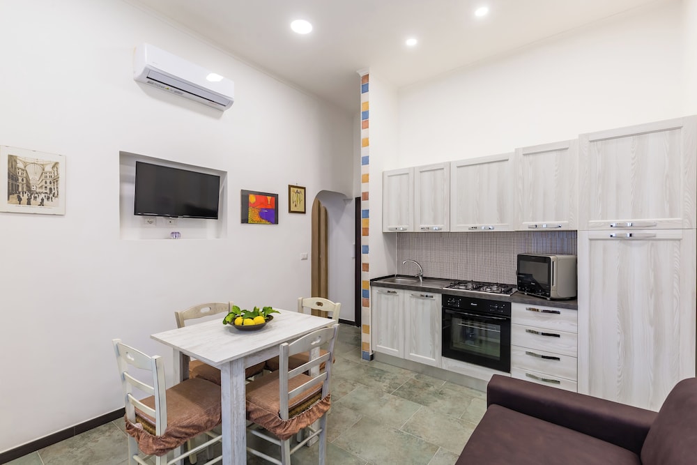 Gelso Complex Studios and Flat by Napoliapartments