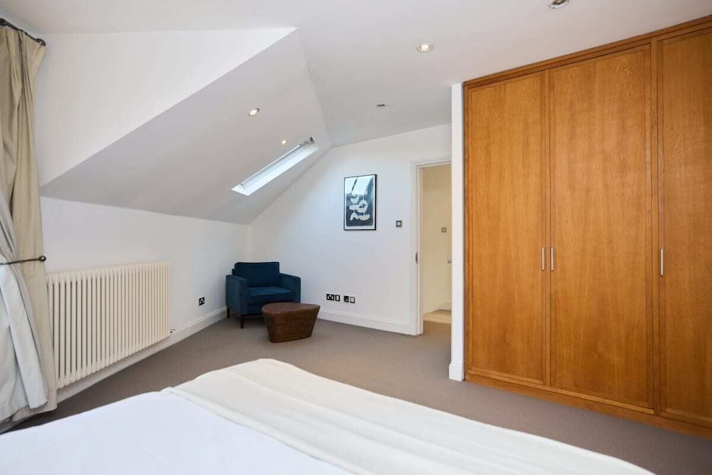 The Hampstead Getaway - Charming 5bdr Home With Conservatory