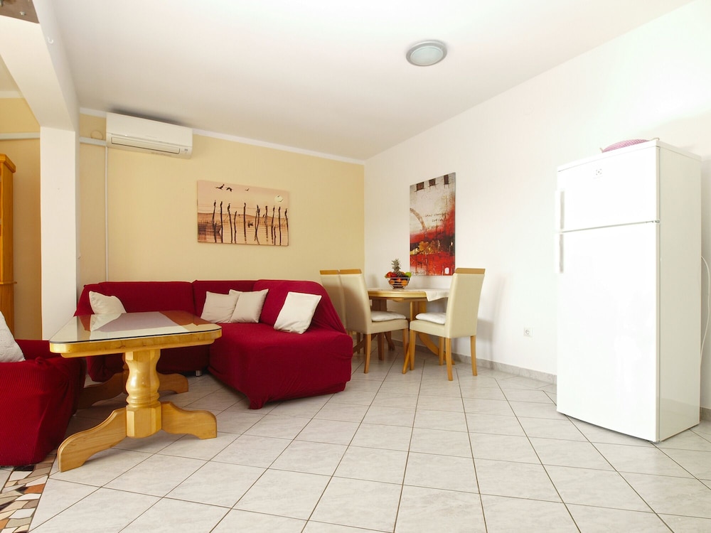 Apartment Anica 770