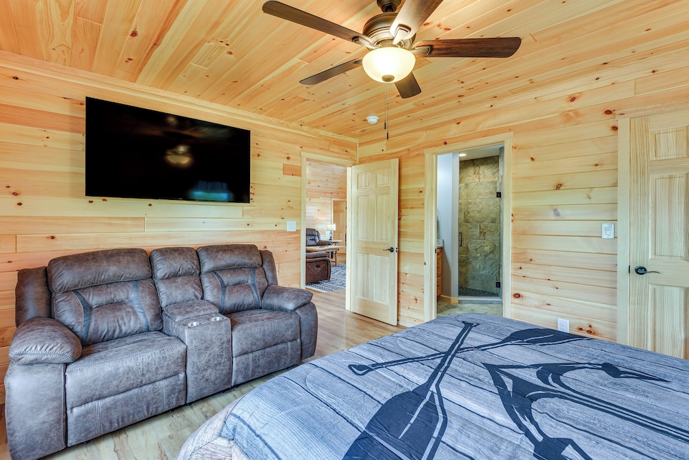 3 Mi to St Lawrence River: Spacious Ranch Home