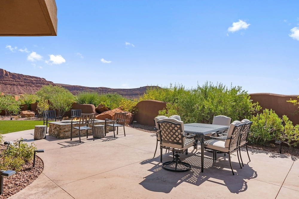 Escape To Entrada 4 Bedroom Home