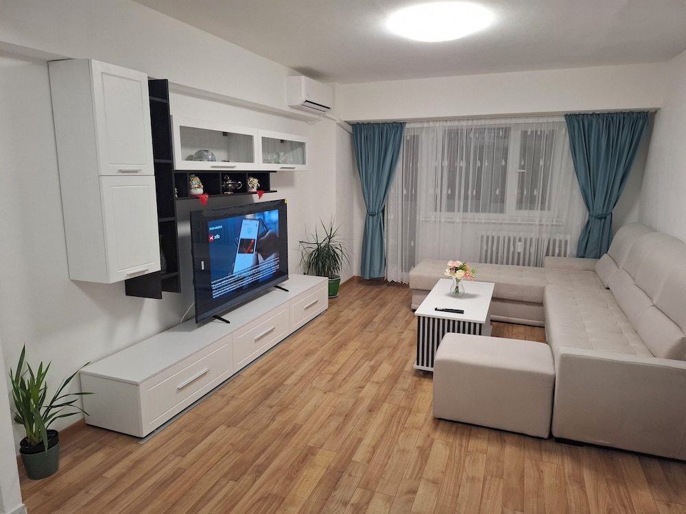 Apartment, 3 Rooms,nearby Piata Victoriei and Gara de Nord, Main Railwaystation