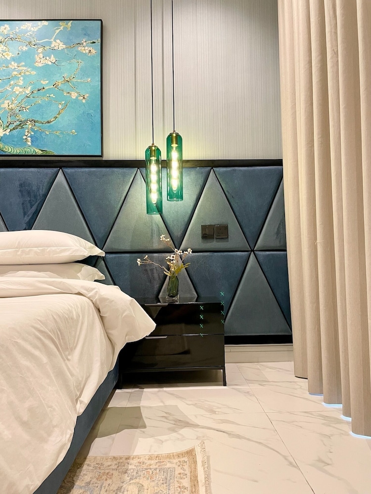 C Living - Premium 3 Bedroom - AQIQ