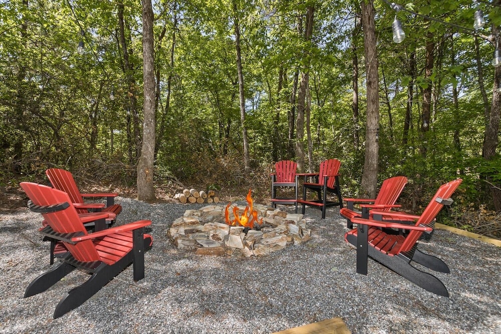 Luxury And Comfort In Lake Lure-hot Tub-fire Pit 3 Bedroom Cabin by Sunscape Property Management view 5