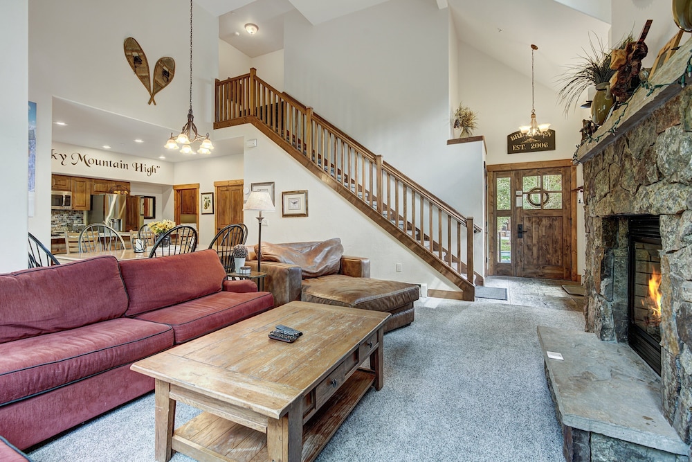 Private Townhome Close To Ski Back And Hot Tub 3 Bedroom Townhouse
