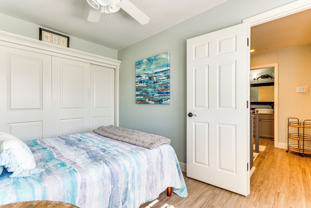 2 Private Outdoor Spaces: Gulf Breeze Townhome!