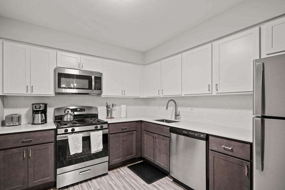 Family Friendly 2BR 2BA in the City