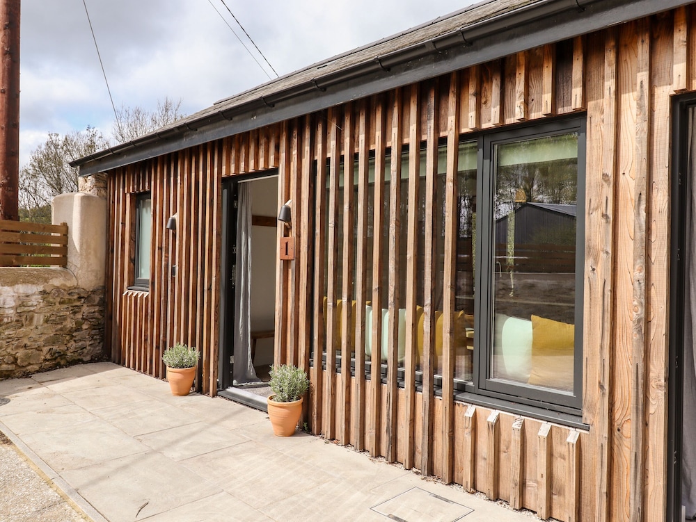1 Caddaford Barns