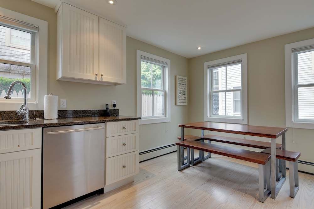 Walk to Beach: Gem w/ Patio & BBQ in Provincetown
