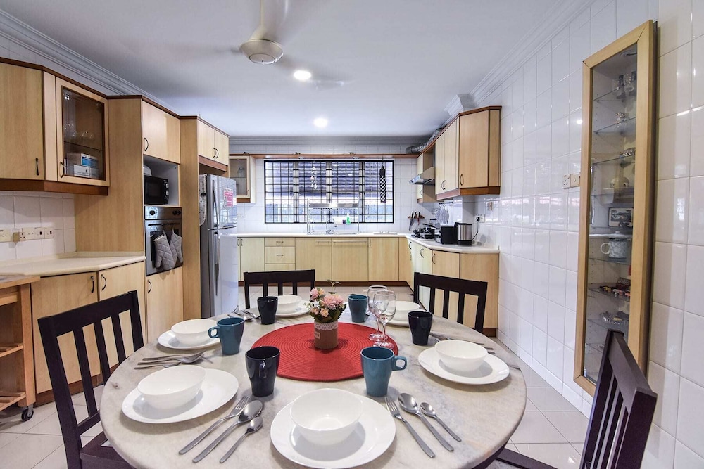 A Spacious 4BR Home Nearby Kiara Hill, Mont Kiara, Pavilion Damansara Heights