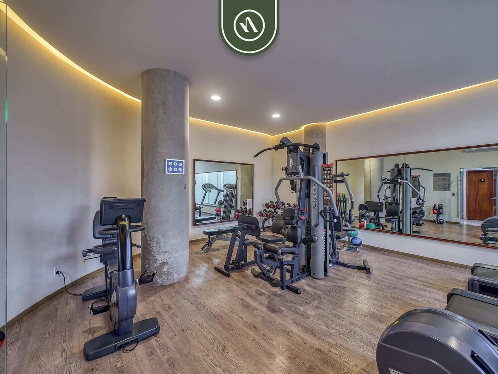 Centric 2BR Condo- Balcony - Rooftop Pool
