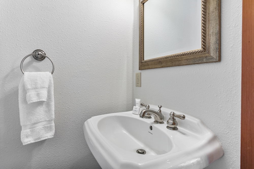 11 - Two Bedroom with Spa Enclave 2 Condo