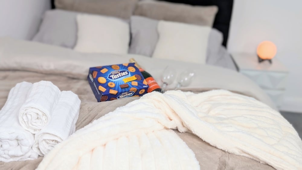 Chic Apartment in Manchester Sleeps 5