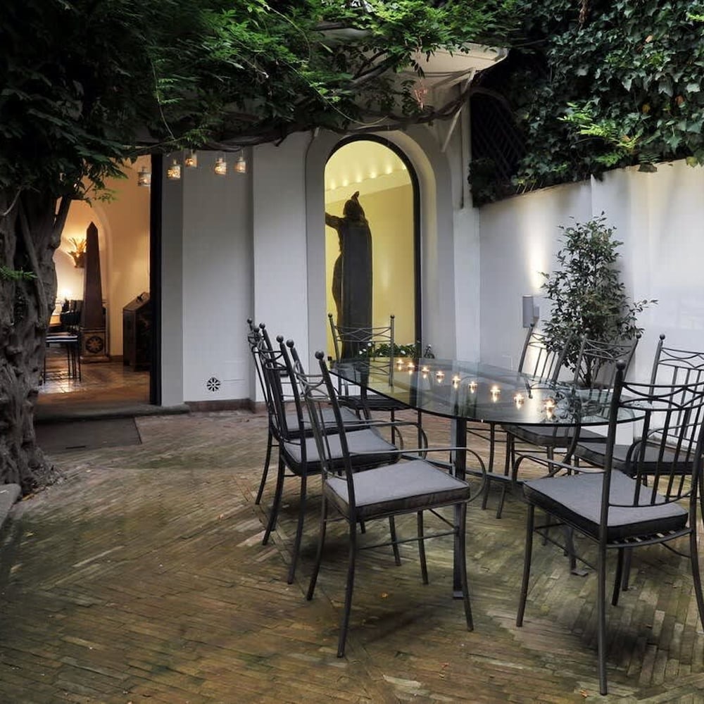 La Palazzina Santa Dorotea Splendid Rome Townhouse With Courtyard Garden