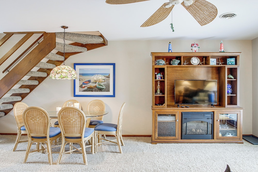 Ocean City Getaway w/ Balcony, Steps to Boardwalk!