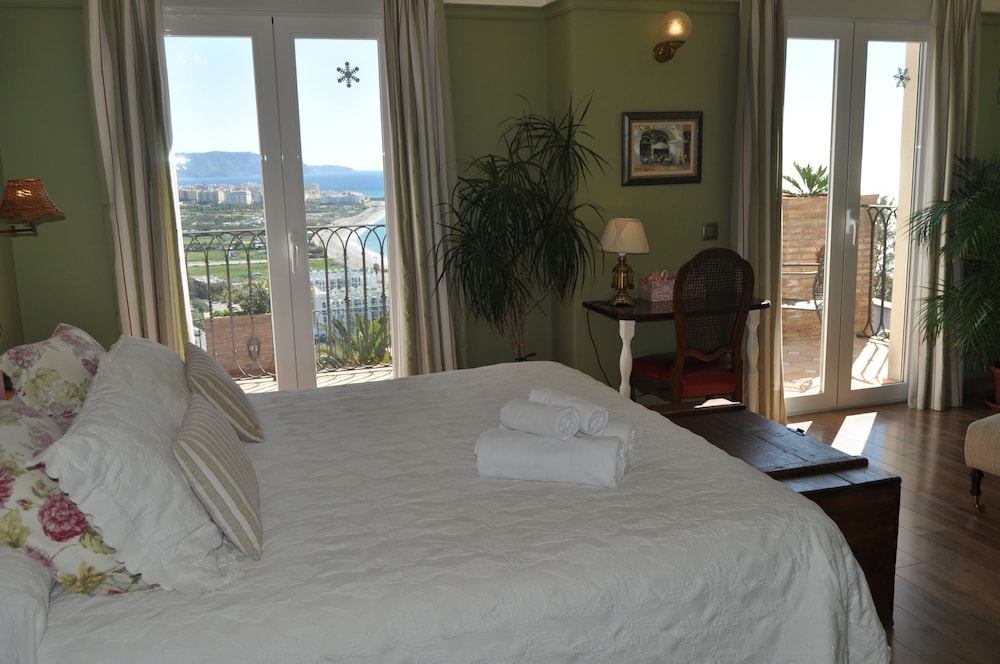 Hotel Welcome Inn Nerja - Image 1