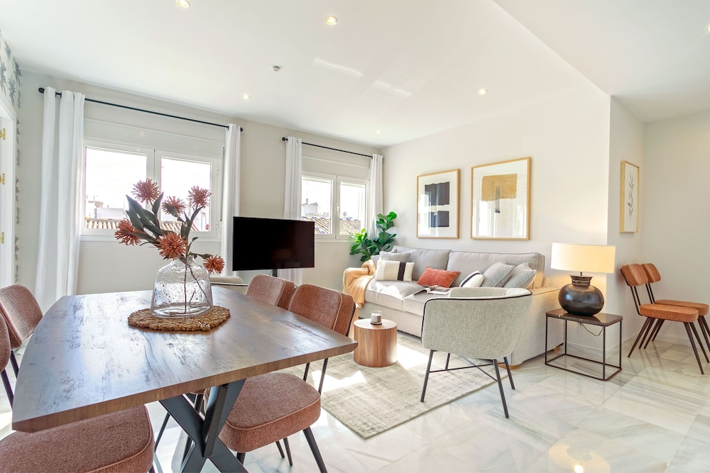 Magnificent 2 bd Apartment Facing the Cathedral Constituci n III