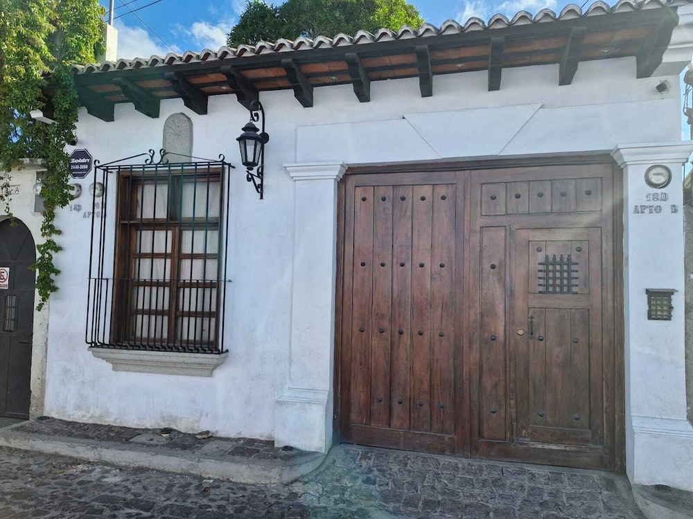 Cozy Colonial Style Azotea Apartments