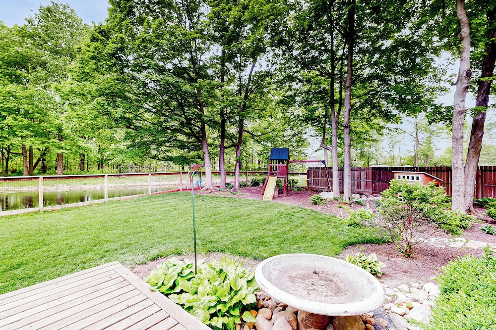 Waterfront 3BR w/ Heart-shaped Pond & Vitamix