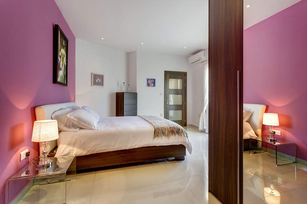 Luxury 2 Bedroom Penthouse in St Julians view 3