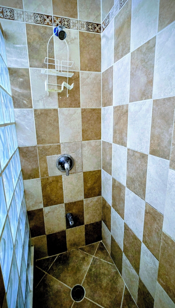 Paradise Suites & Residence