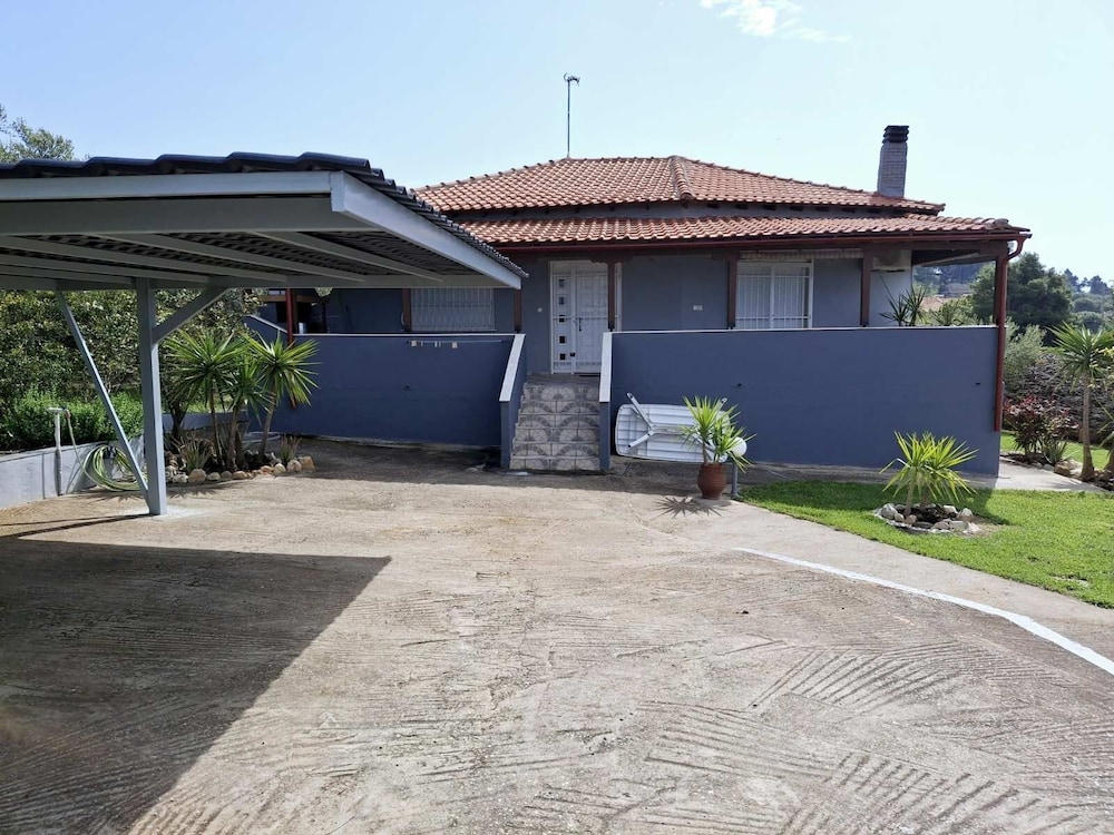 Tania's Seafront Villa by Rentalspro