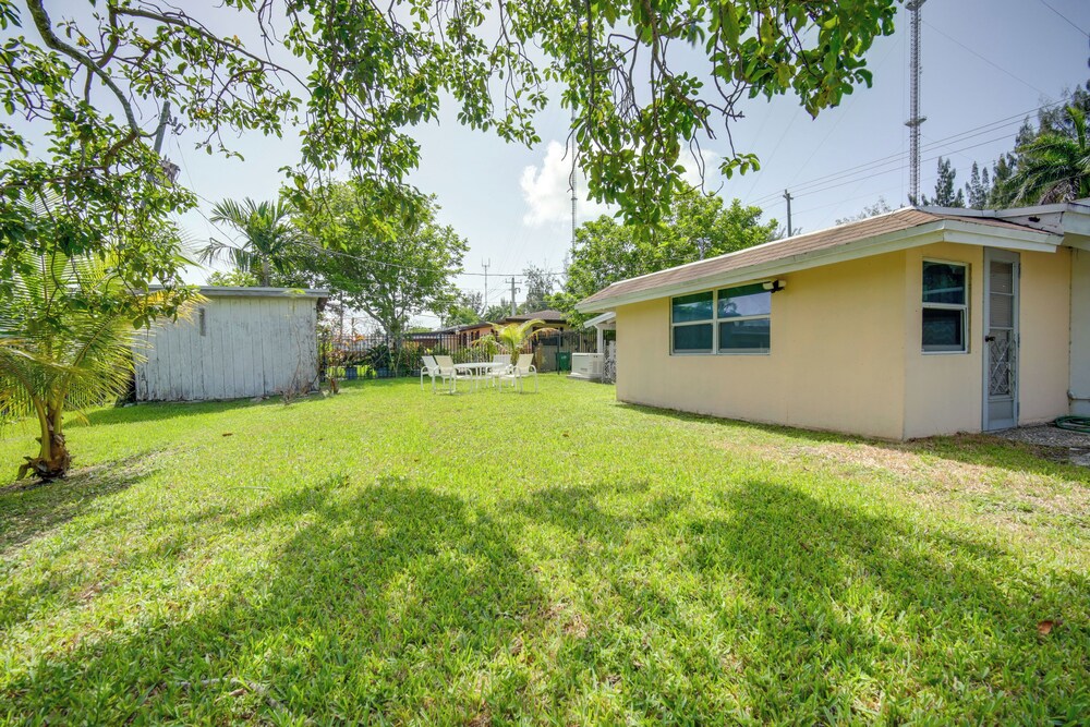 < 3 Mi to Hard Rock Stadium: Miami Home w/ Sunroom