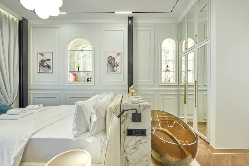 Ermou 99 Intelligent Private Suites