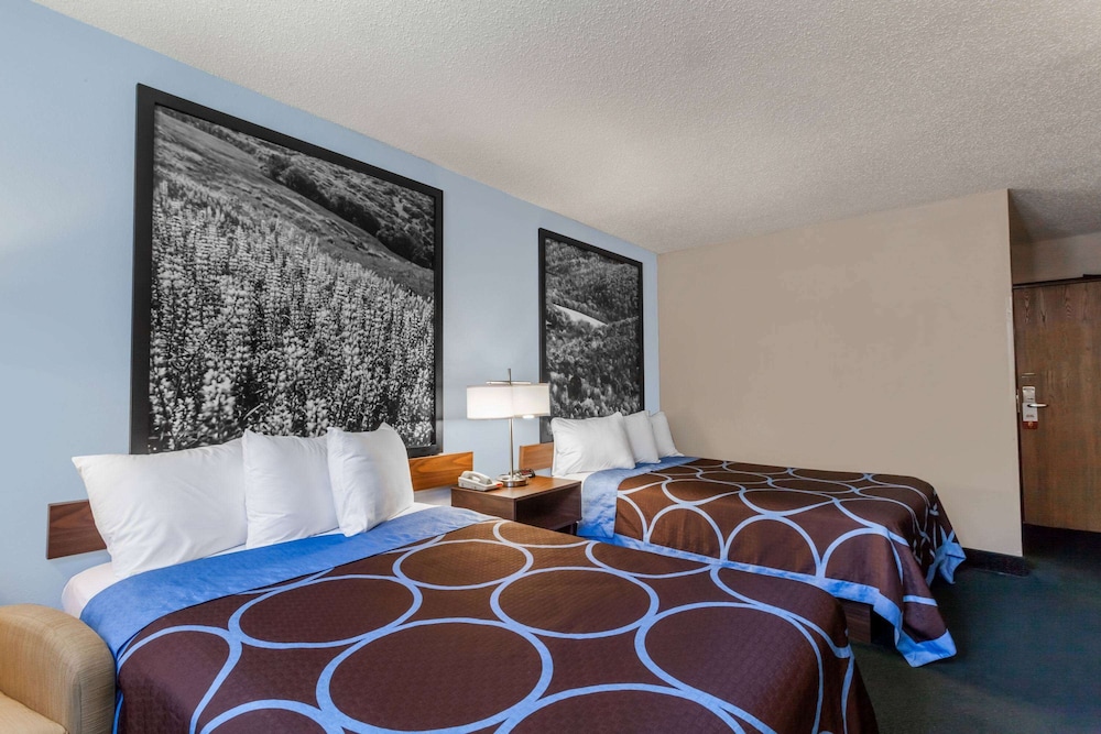Super 8 by Wyndham East Stroudsburg/Poconos