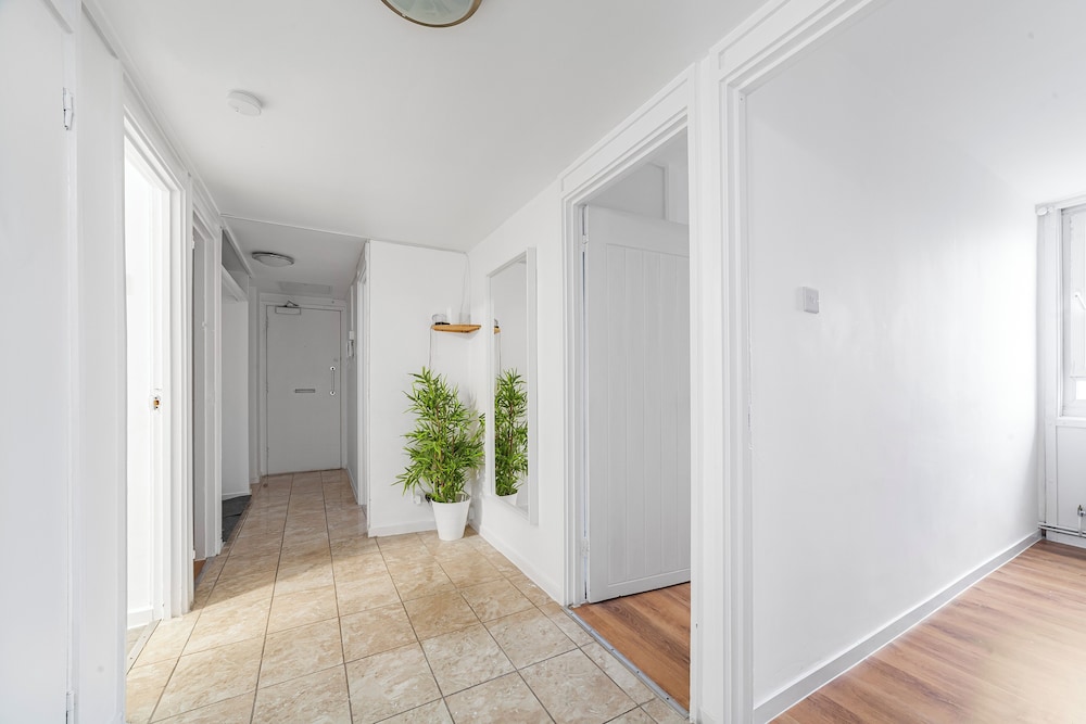 Modern Living In Stylish 3bed Flat