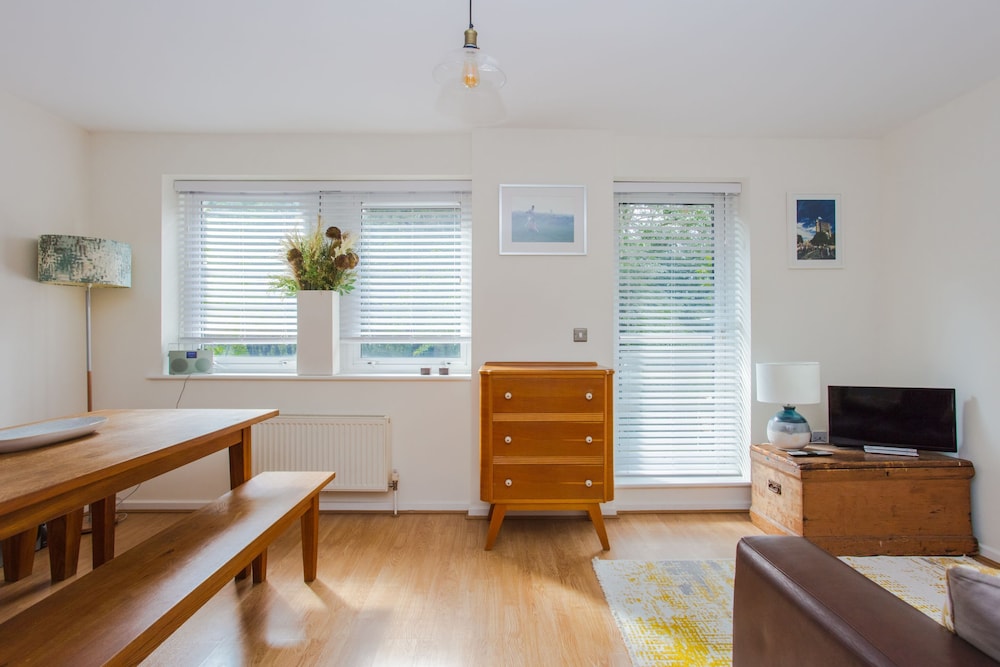 1 Bed with Balcony by Broadway Market & Columbia Road