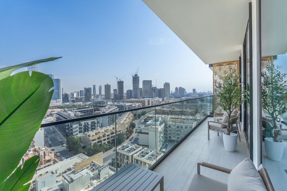 Tranquil 2 Bedroom in Binghatti Onyx With a Private Pool and City View