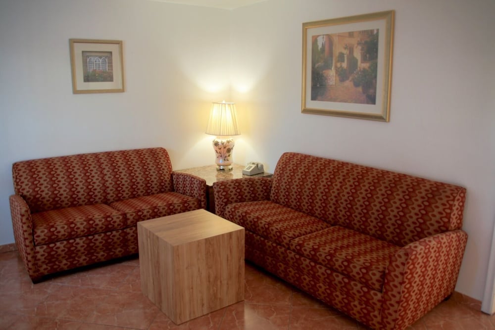 Lago Mar Motel and Apartments
