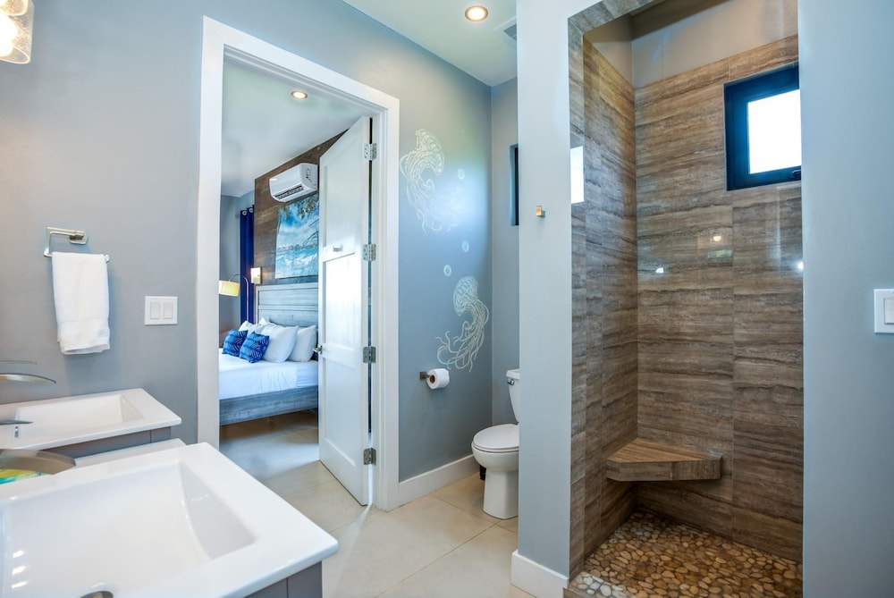 Oceanfront Sunset Gecko Condo - Ground Floor 1A